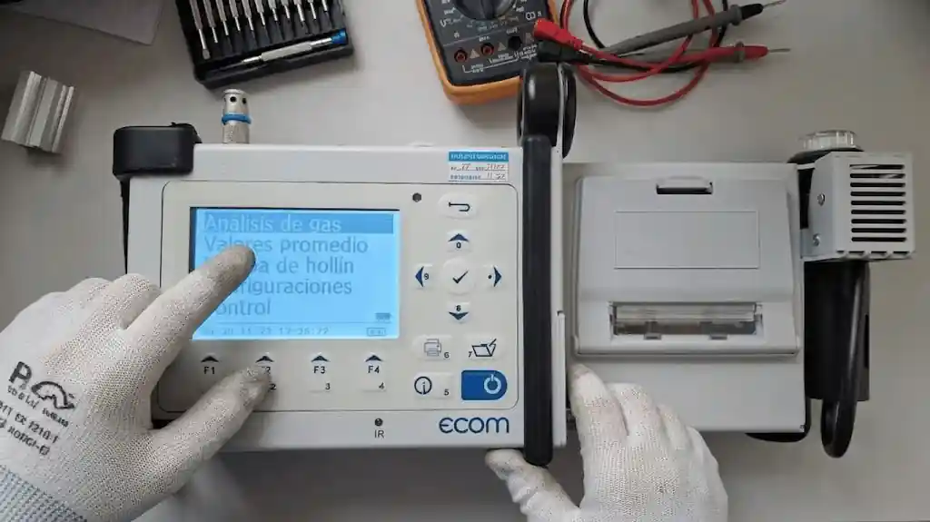 Puesta en marcha, diagnóstico de analizador de combustión industrial y capacitación — INTRATEK