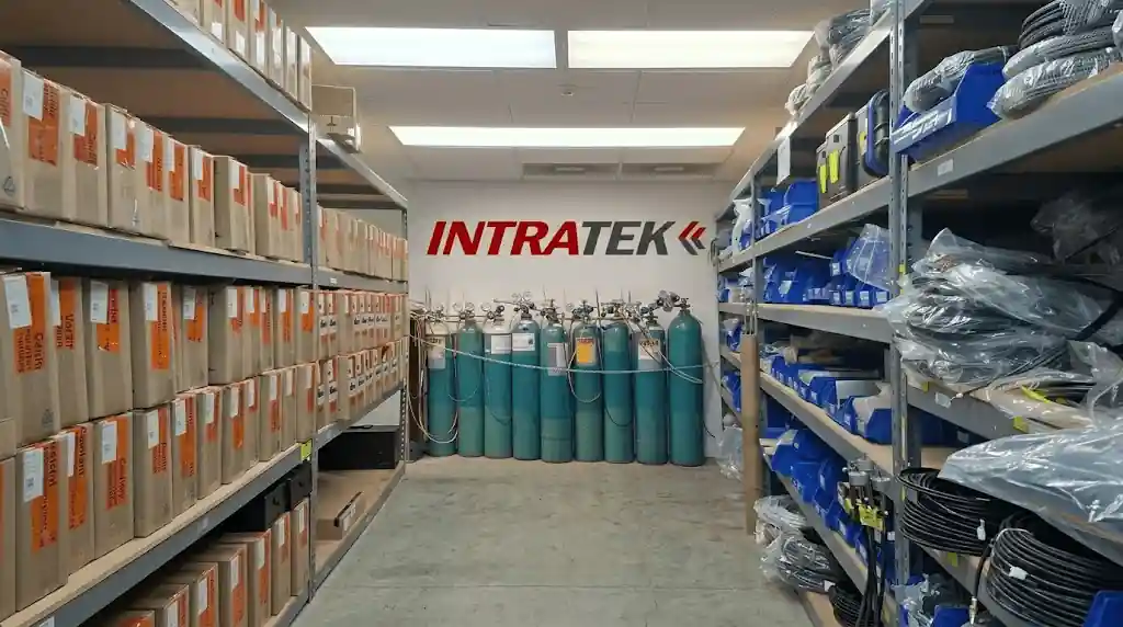 Disponibilidad de stock permanente, repuestos y soporte técnico — INTRATEK